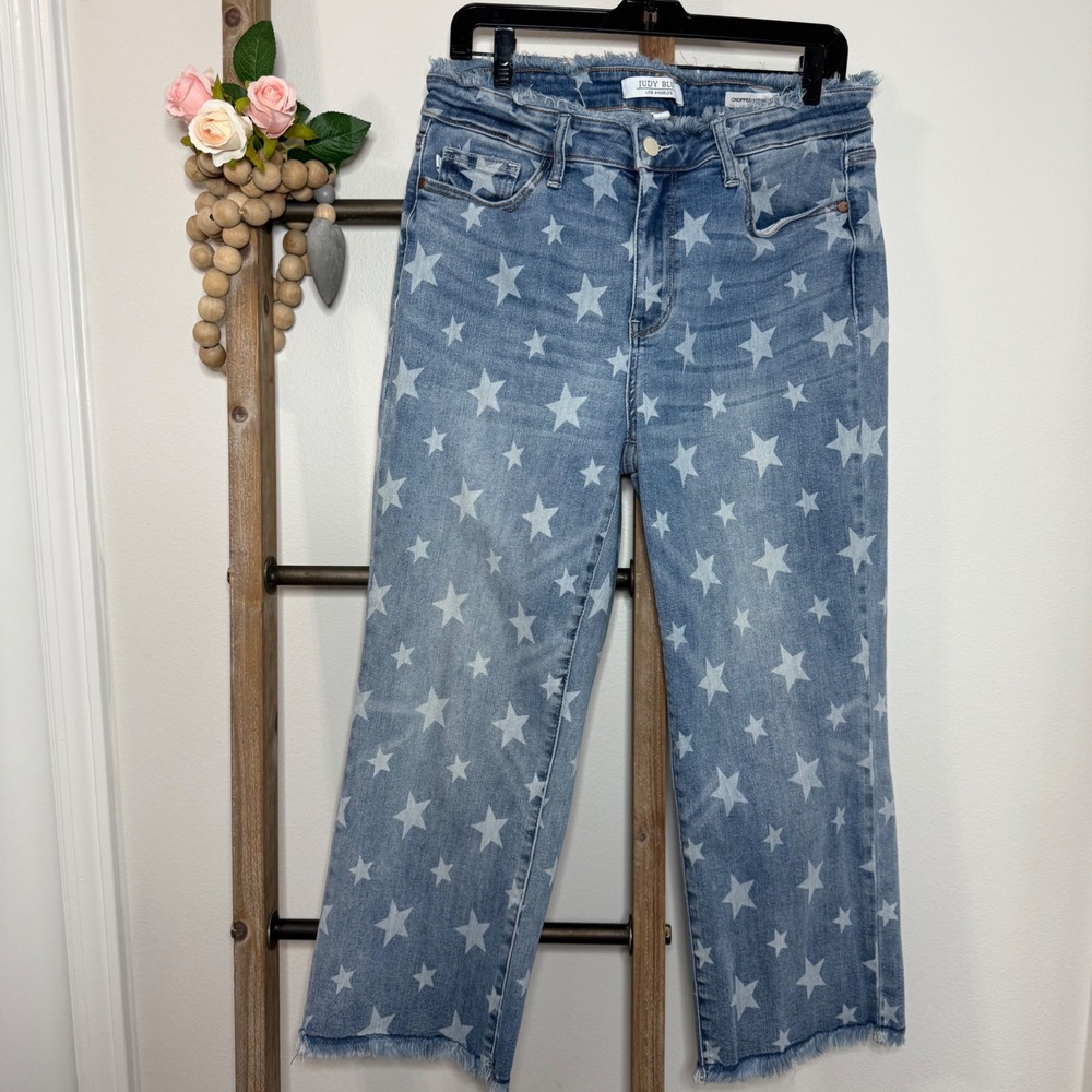 Judy Blue Light Blue Star Print Cropped Jeans